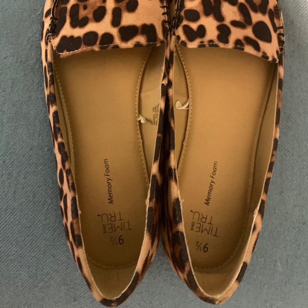 NEW Leopard Print Flat Shoes - Picture 6 of 7